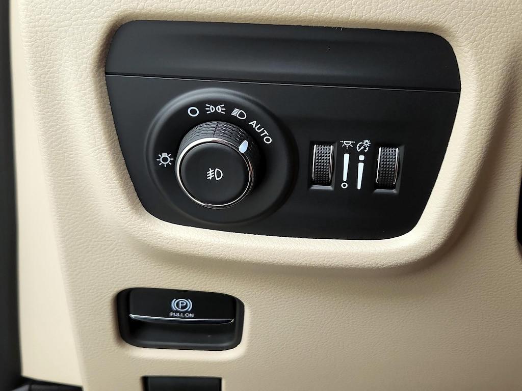 used 2025 Jeep Grand Cherokee car, priced at $41,998