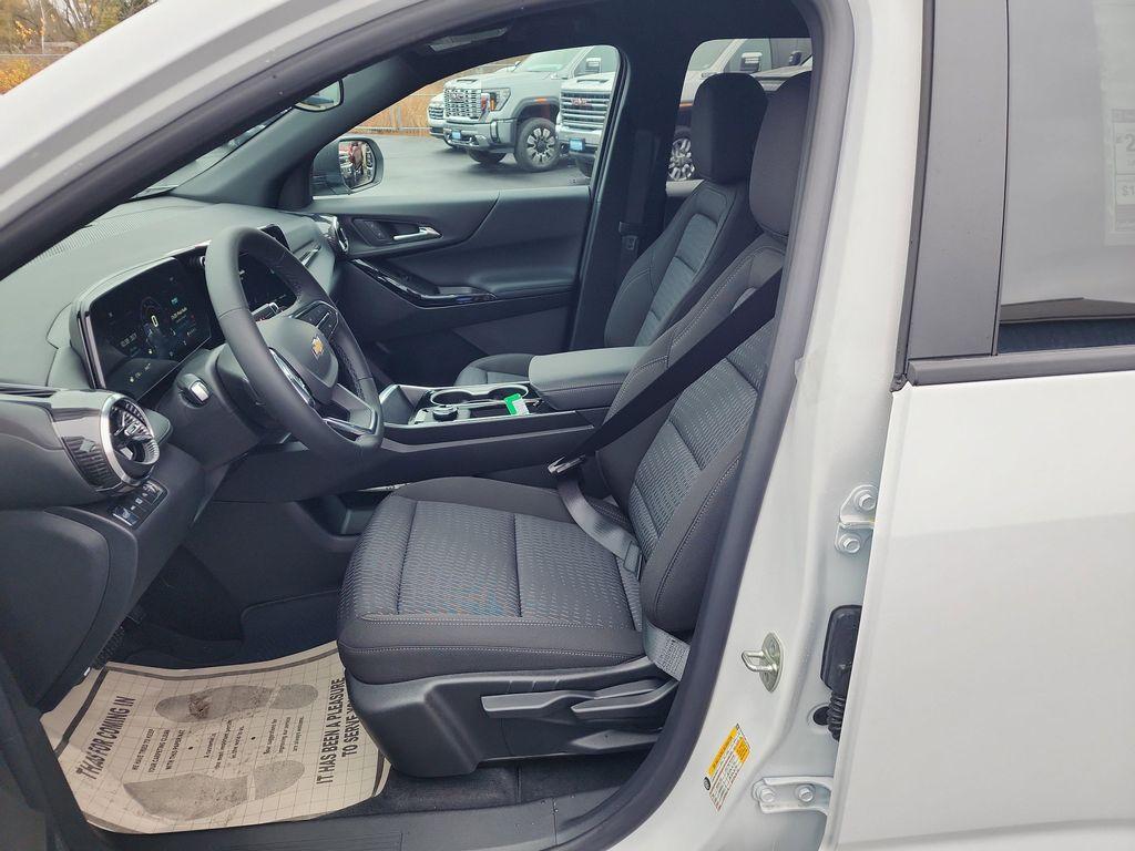 new 2026 Chevrolet Equinox car, priced at $32,495