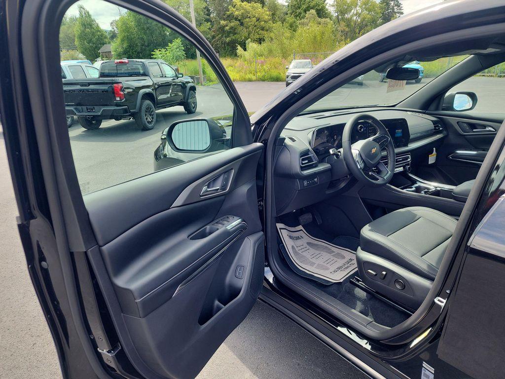 new 2026 Chevrolet Traverse car, priced at $46,120