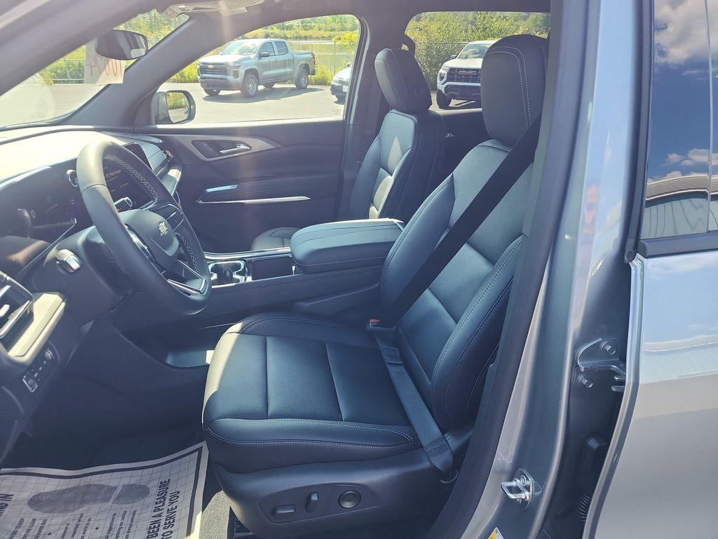 new 2026 Chevrolet Traverse car, priced at $46,120