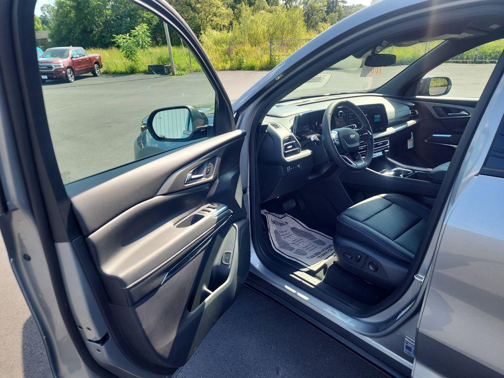 new 2026 Chevrolet Traverse car, priced at $46,120