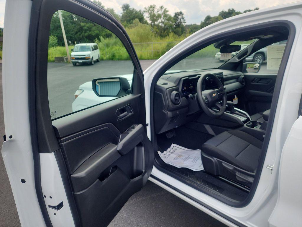 new 2025 Chevrolet Colorado car, priced at $41,030