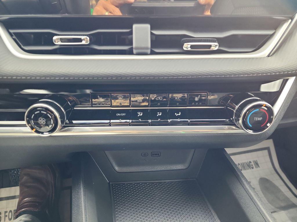 new 2026 Chevrolet Equinox car, priced at $33,640