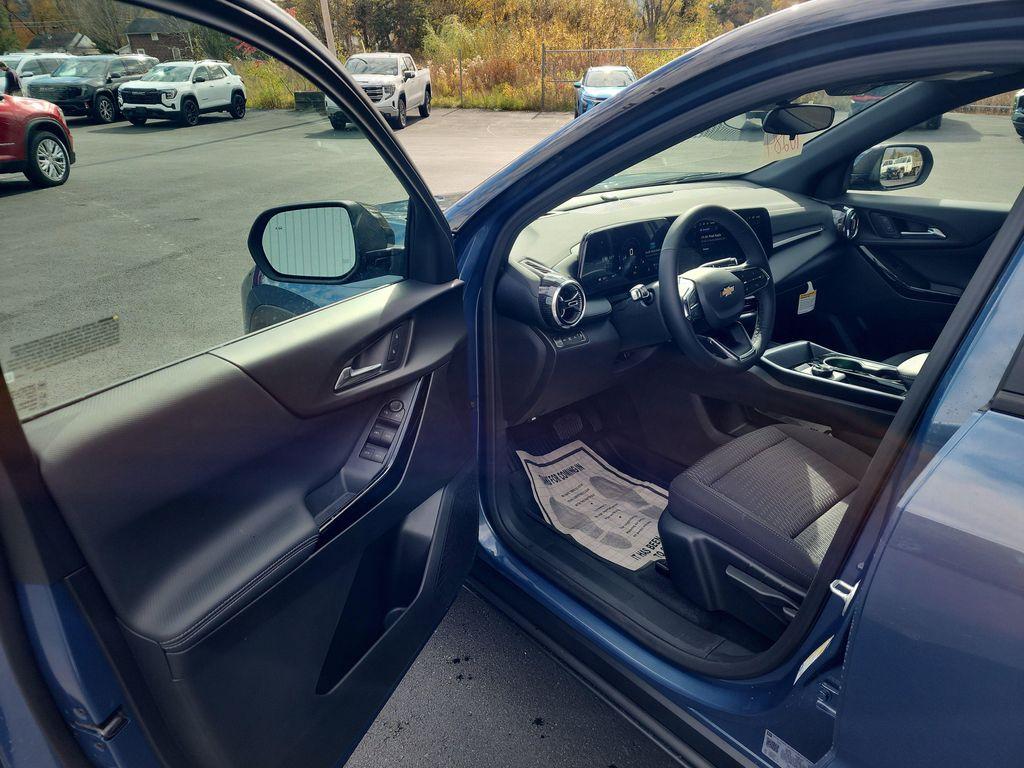 new 2026 Chevrolet Equinox car, priced at $33,640