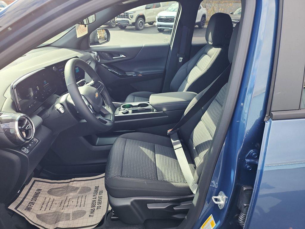 new 2026 Chevrolet Equinox car, priced at $33,640