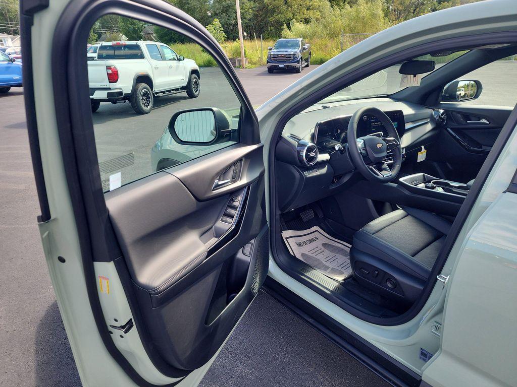 new 2026 Chevrolet Equinox car, priced at $34,370