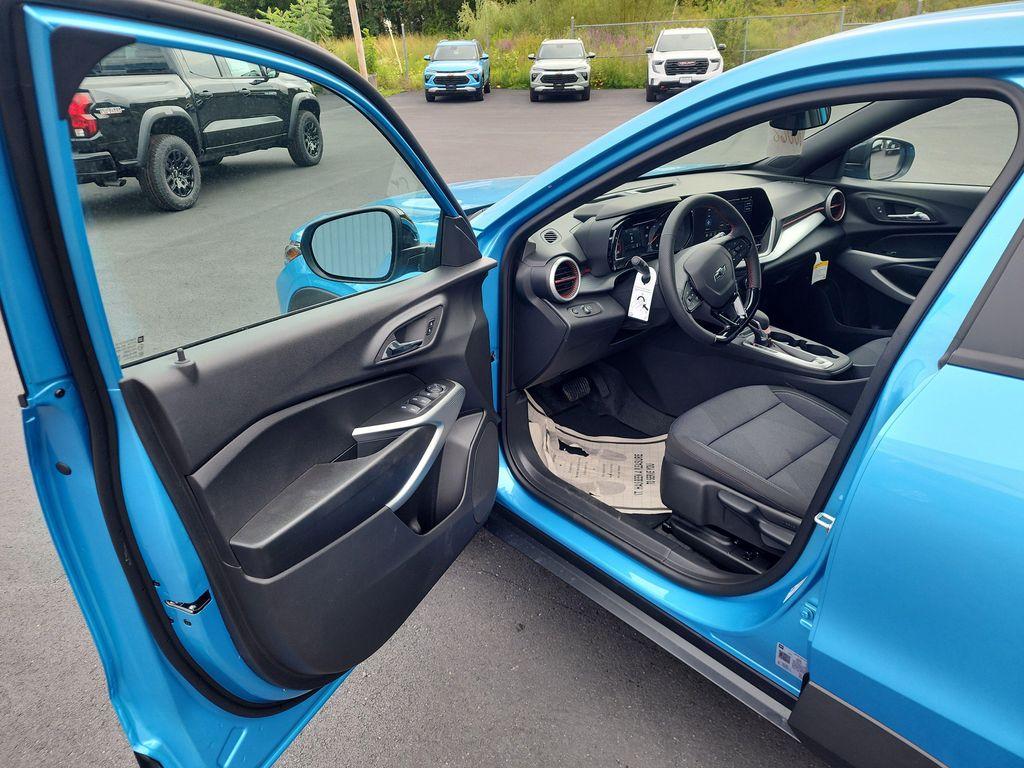 new 2025 Chevrolet Trax car, priced at $24,290
