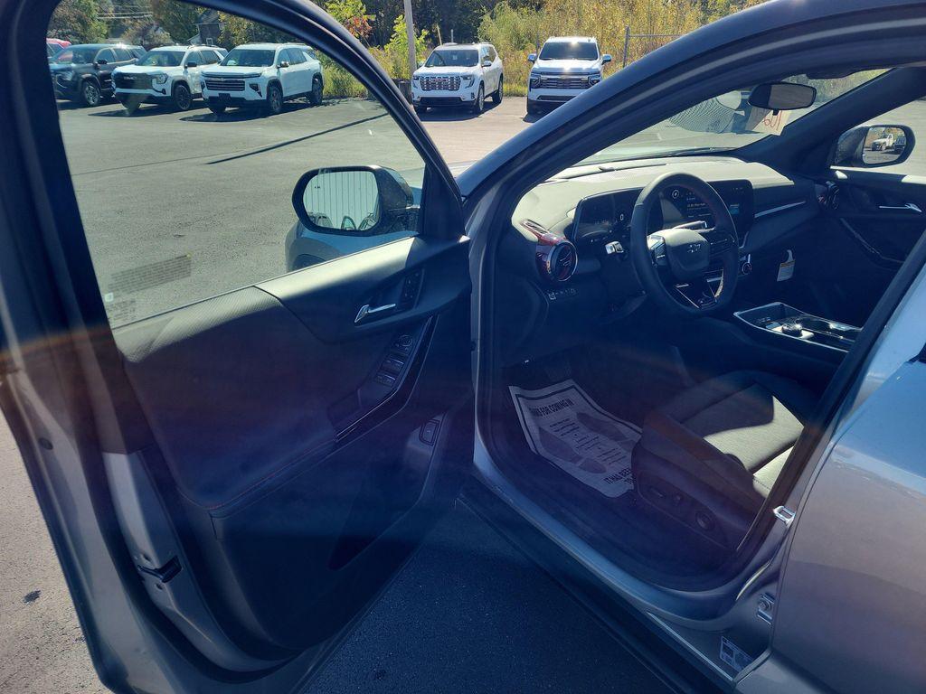 new 2026 Chevrolet Equinox car, priced at $38,610