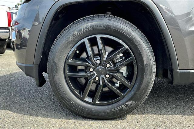 used 2021 Jeep Grand Cherokee car, priced at $25,000