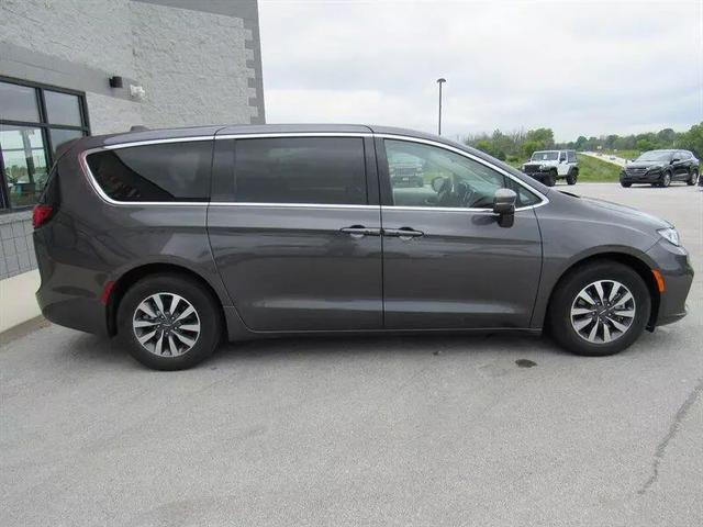 used 2022 Chrysler Pacifica Hybrid car, priced at $26,999