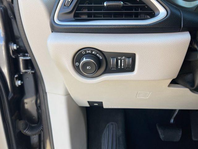 used 2020 Chrysler Pacifica car, priced at $18,158