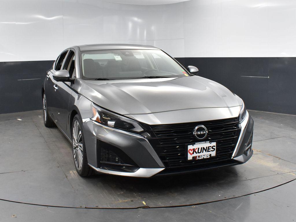 used 2023 Nissan Altima car, priced at $21,908