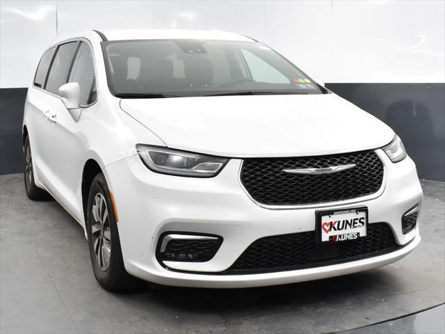 used 2022 Chrysler Pacifica Hybrid car, priced at $22,500