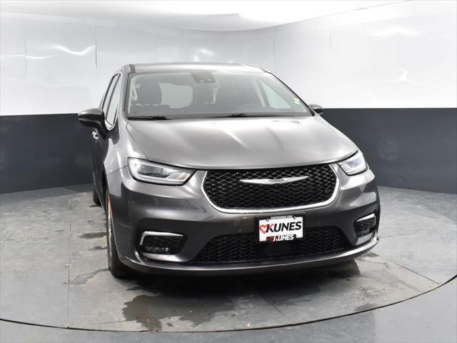 used 2023 Chrysler Pacifica car, priced at $24,000