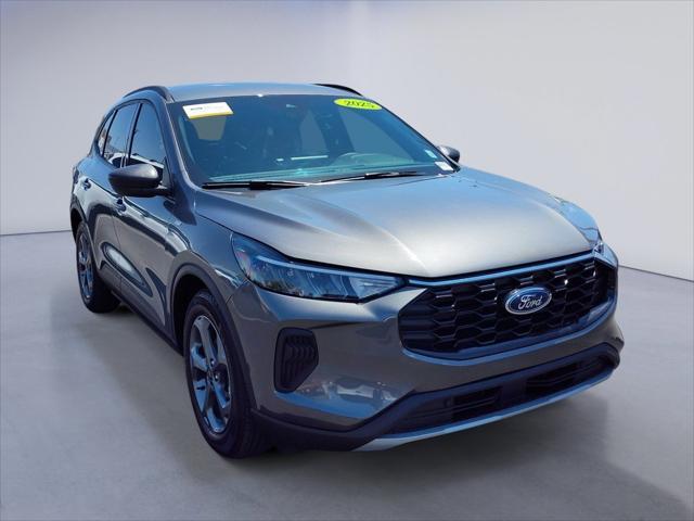 used 2025 Ford Escape car, priced at $31,990