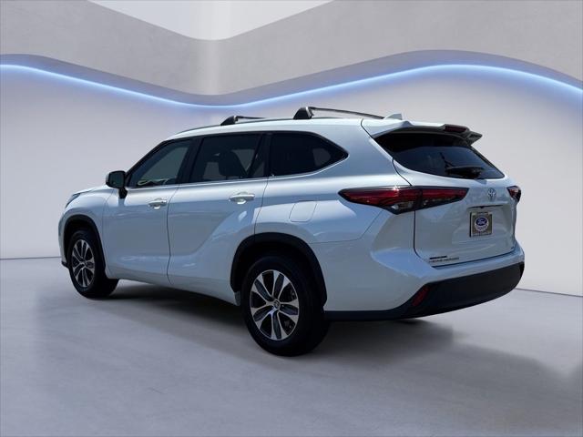 used 2023 Toyota Highlander car, priced at $40,995
