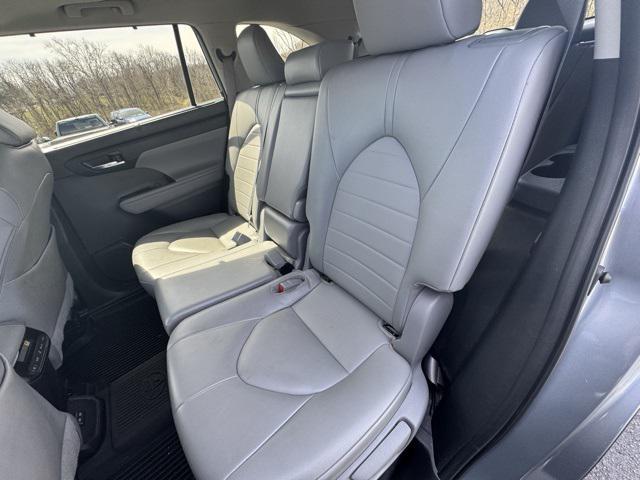 used 2022 Toyota Highlander Hybrid car, priced at $32,905