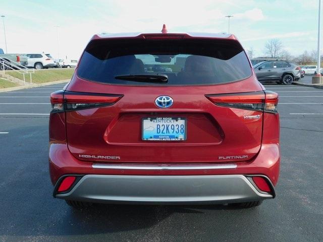 used 2022 Toyota Highlander Hybrid car, priced at $38,462