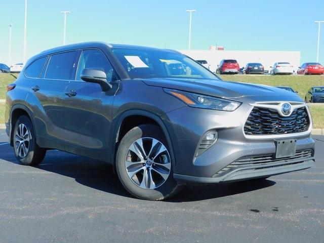 used 2022 Toyota Highlander car, priced at $34,694