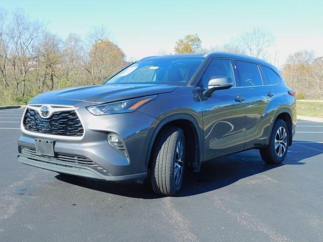 used 2022 Toyota Highlander car, priced at $34,694