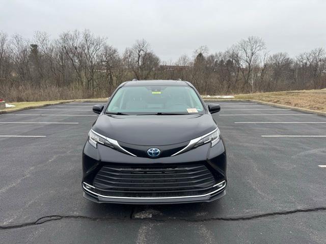 used 2023 Toyota Sienna car, priced at $39,461