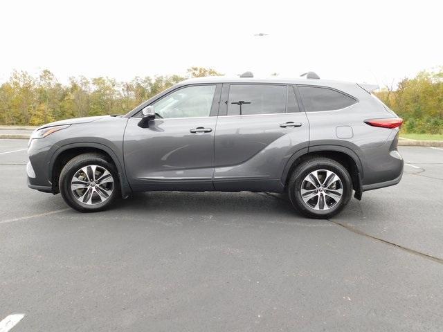 used 2022 Toyota Highlander Hybrid car, priced at $35,431