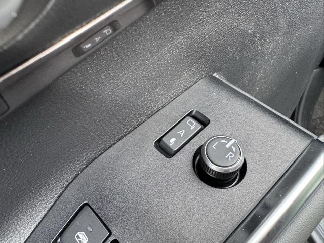 used 2025 Toyota Highlander car, priced at $51,899
