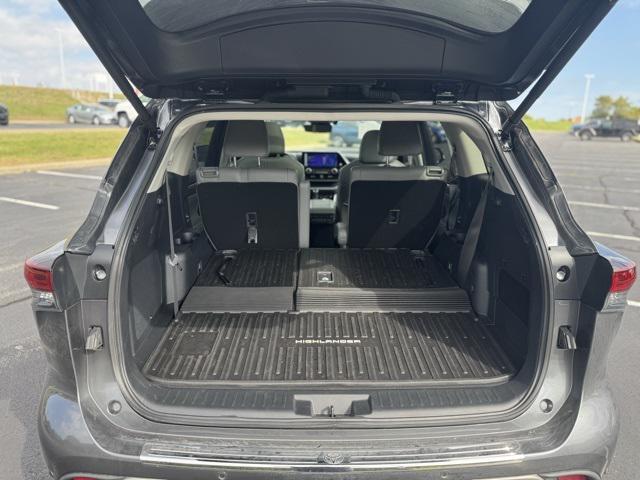 used 2025 Toyota Highlander car, priced at $51,899