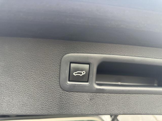 used 2025 Toyota Highlander car, priced at $51,899