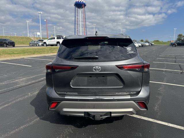 used 2025 Toyota Highlander car, priced at $51,899