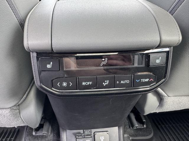 used 2025 Toyota Highlander car, priced at $51,899