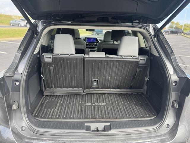 used 2025 Toyota Highlander car, priced at $51,899