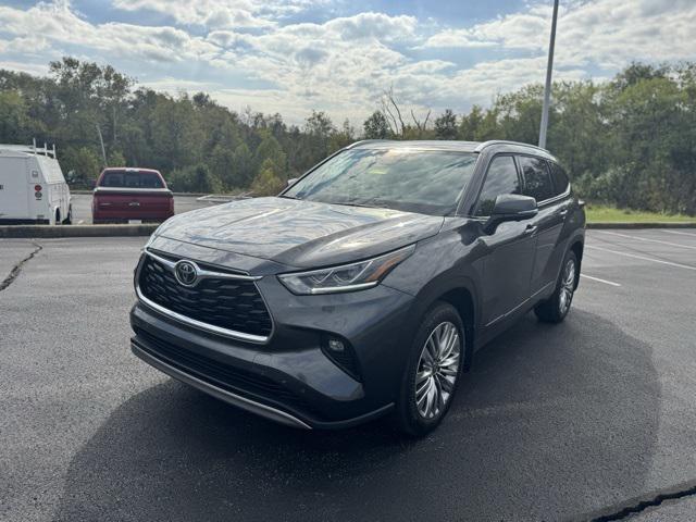 used 2025 Toyota Highlander car, priced at $51,899