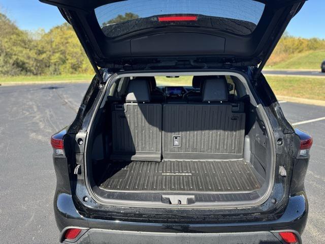 used 2024 Toyota Highlander Hybrid car, priced at $44,898