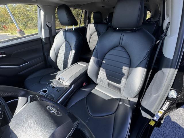 used 2024 Toyota Highlander Hybrid car, priced at $44,898