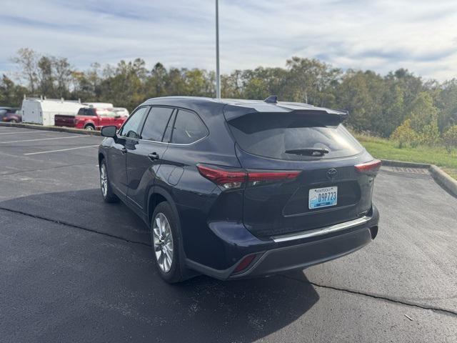used 2022 Toyota Highlander Hybrid car, priced at $36,539