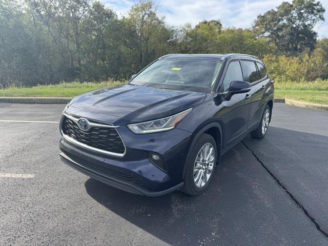 used 2022 Toyota Highlander Hybrid car, priced at $36,539