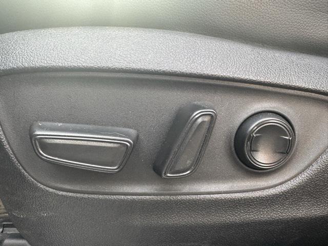 used 2022 Toyota Highlander Hybrid car, priced at $36,539