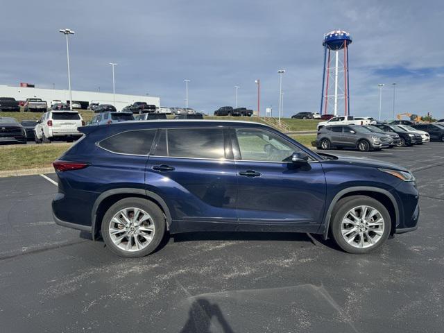 used 2022 Toyota Highlander Hybrid car, priced at $36,539