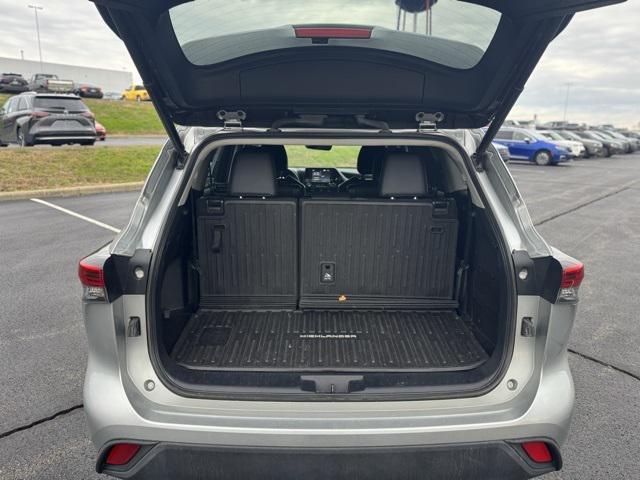 used 2021 Toyota Highlander car, priced at $31,578