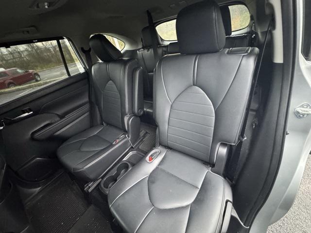 used 2021 Toyota Highlander car, priced at $31,578