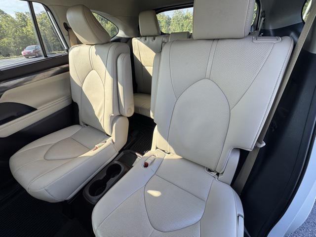 used 2021 Toyota Highlander Hybrid car, priced at $28,252