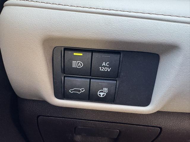 used 2021 Toyota Highlander Hybrid car, priced at $28,252