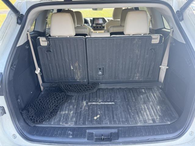 used 2021 Toyota Highlander Hybrid car, priced at $28,252