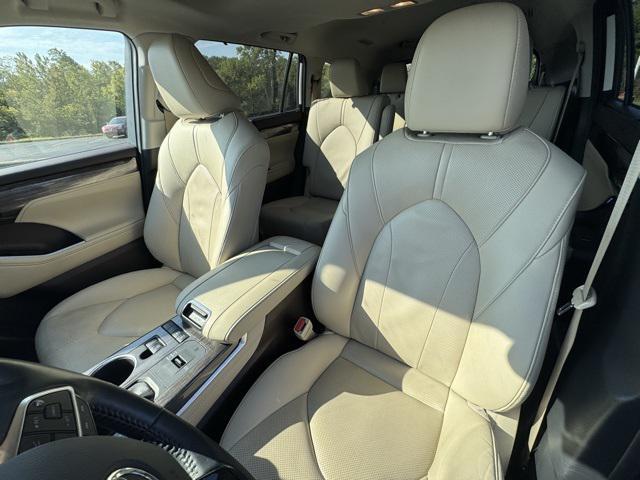 used 2021 Toyota Highlander Hybrid car, priced at $28,252