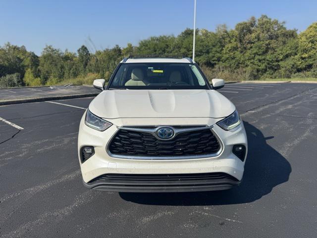 used 2021 Toyota Highlander Hybrid car, priced at $28,252