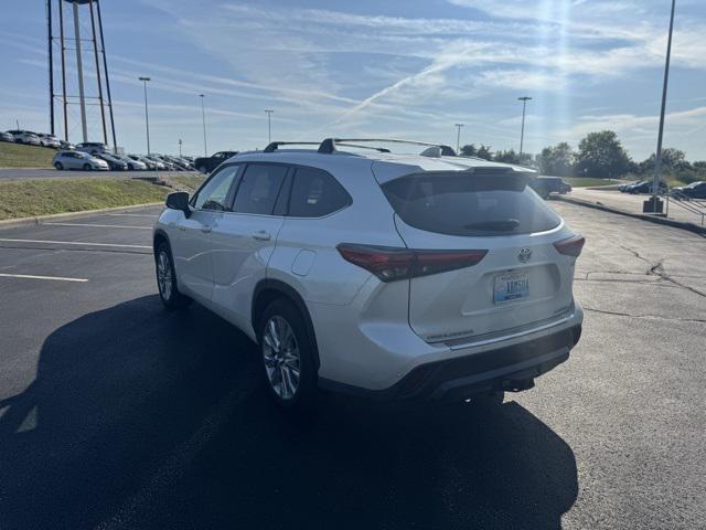 used 2021 Toyota Highlander Hybrid car, priced at $28,252