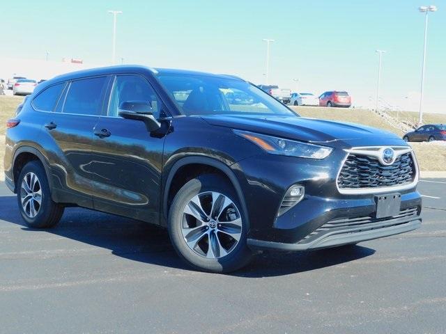 used 2023 Toyota Highlander car, priced at $36,998