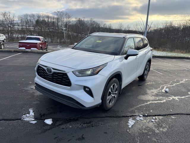 used 2022 Toyota Highlander car, priced at $35,363