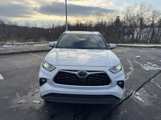 used 2022 Toyota Highlander car, priced at $35,363